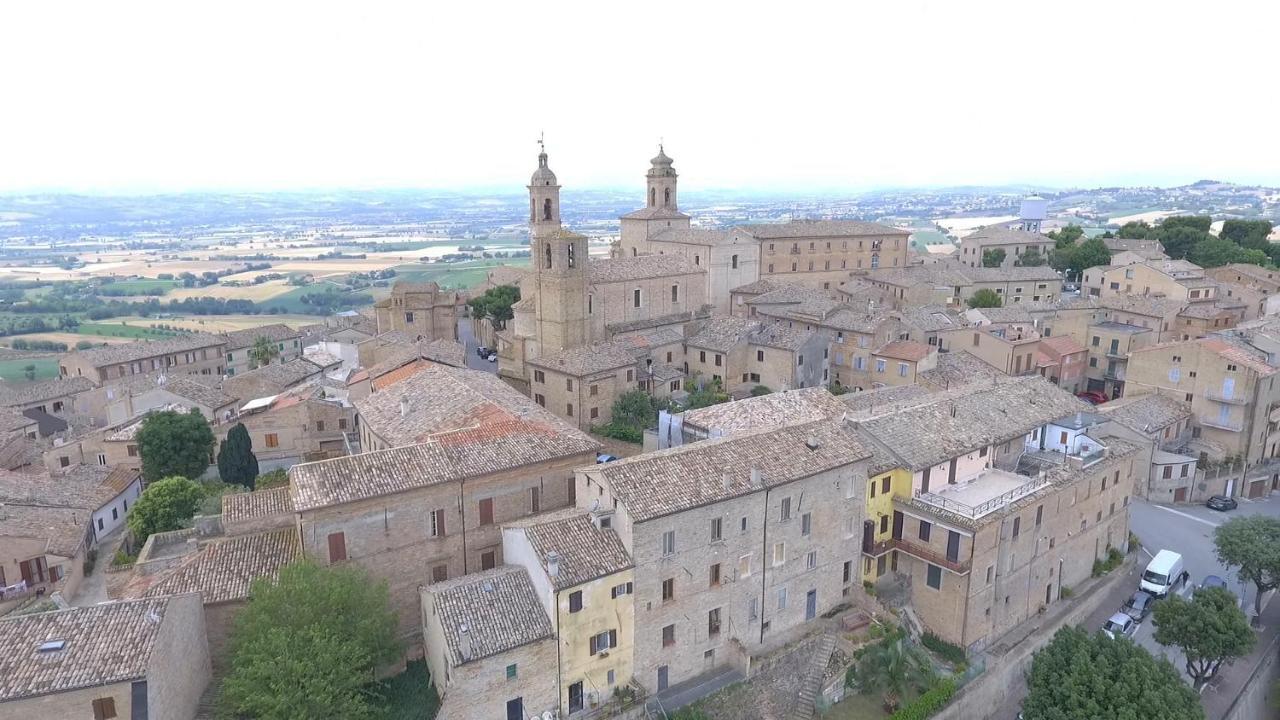 Il Castello Affittacamere Montecosaro  Exteriör bild