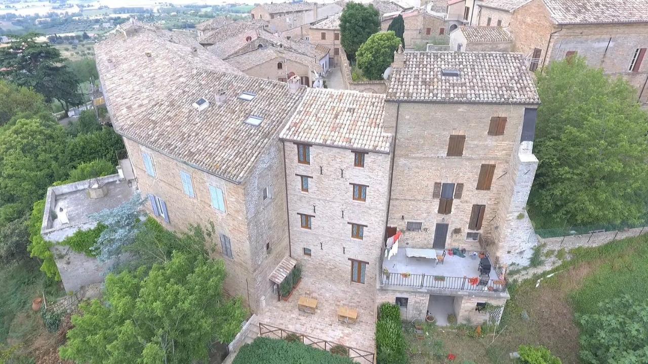 Il Castello Affittacamere Montecosaro  Exteriör bild