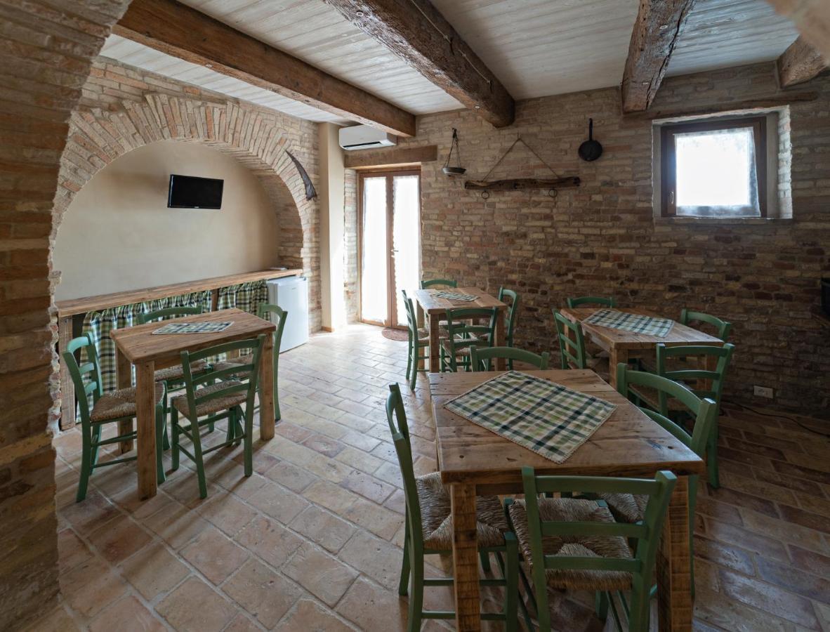Il Castello Affittacamere Montecosaro  Exteriör bild