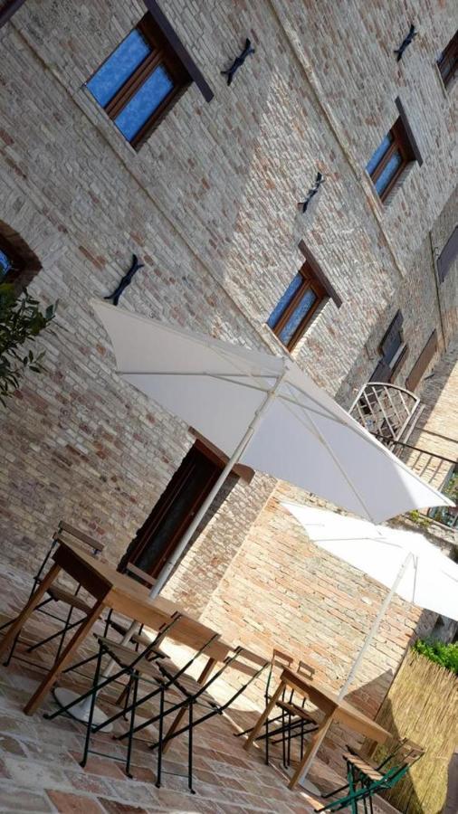 Il Castello Affittacamere Montecosaro  Exteriör bild